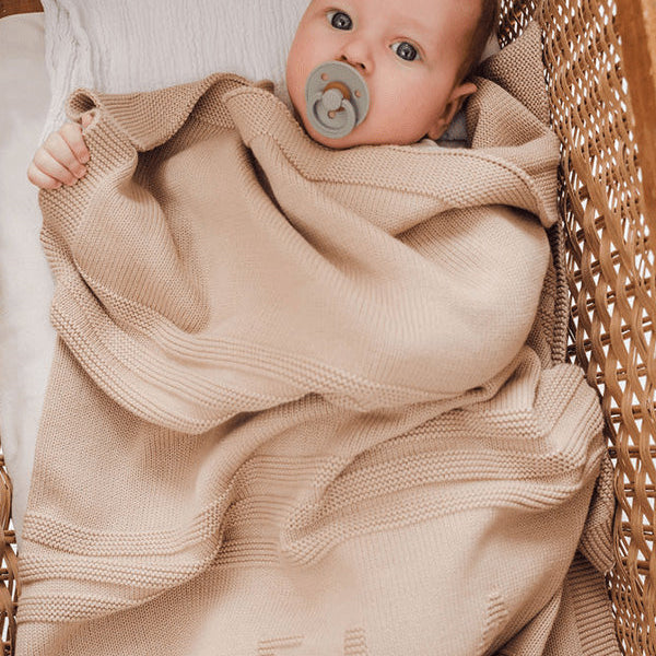 Knitted Personalized Blankets: The Perfect Gift for Babies and Home