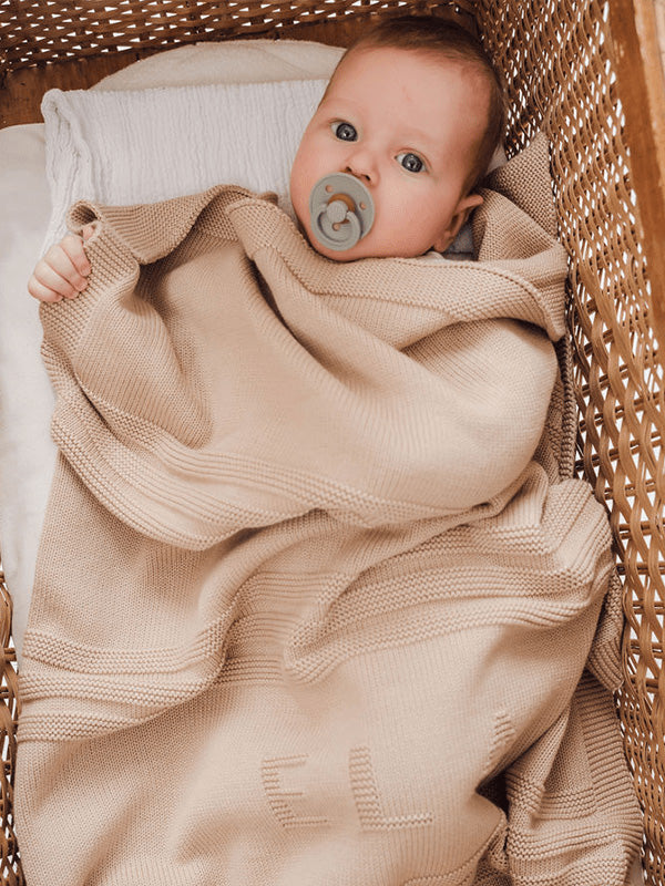Knitted Personalized Blankets: The Perfect Gift for Babies and Home