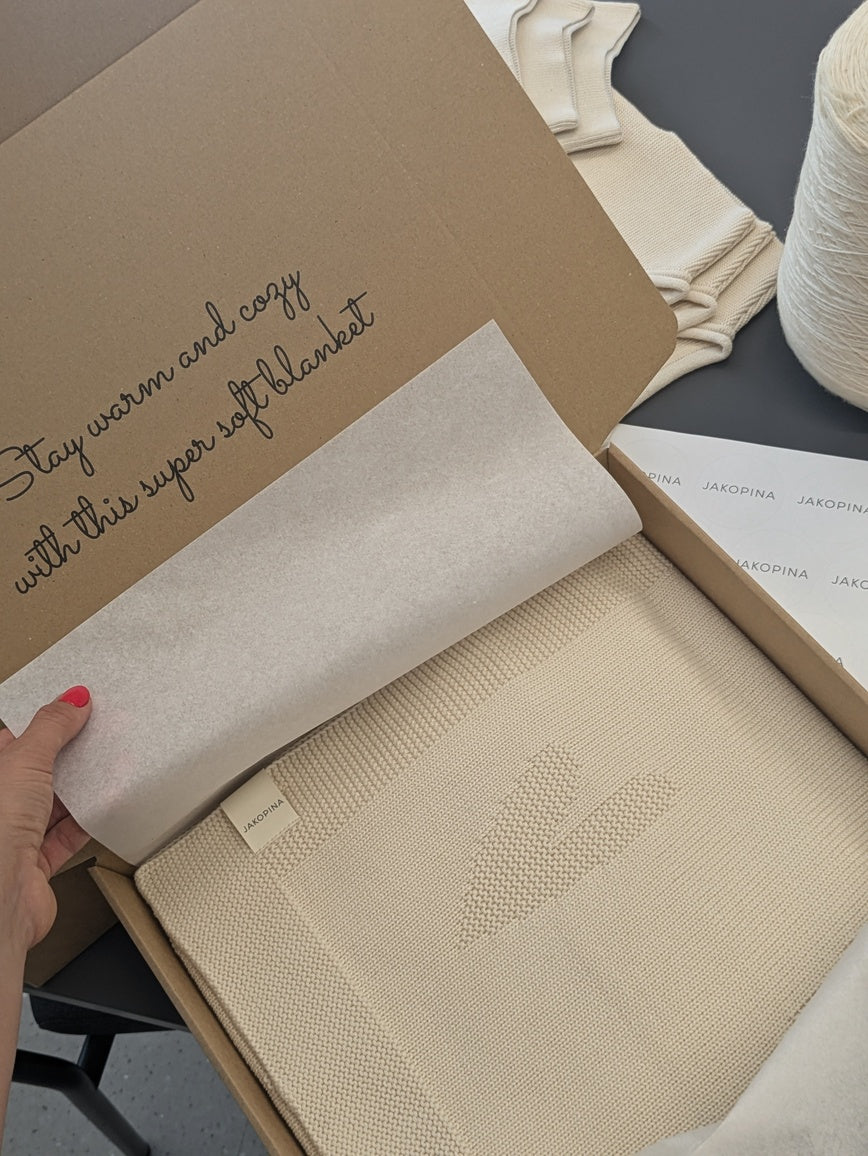 Topla in Osebna Darila z Brezplačnim Darilnim Pakiranjem in Posvetilom